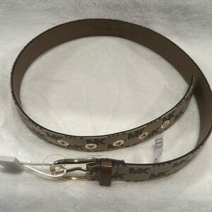NWT Michael Kors Monogram MK belt with 5 adjustment holes. Size M